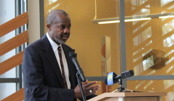 Dr. Robert Mitchell highlights importance of mentors in MLK Commemoration keynote